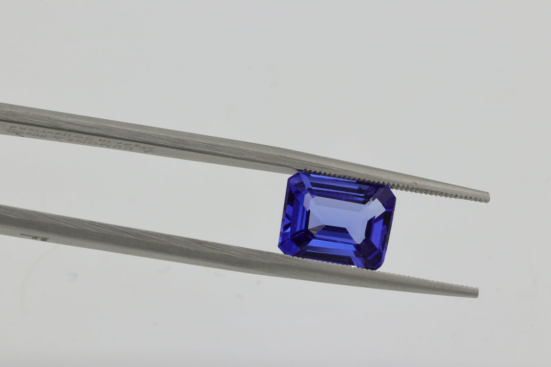 Zafiro: elegancia de la realeza para anillos con historia