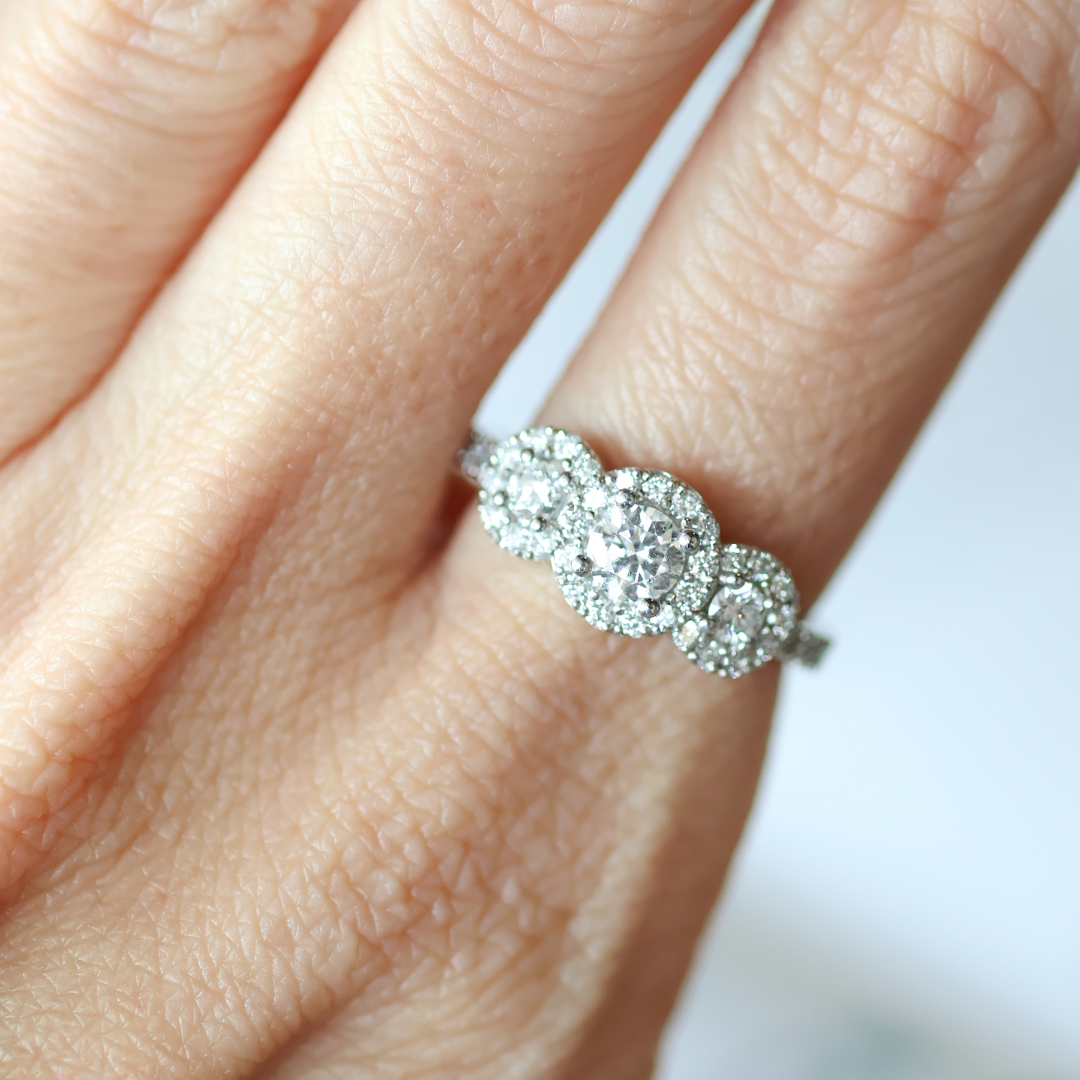 ANILLO COMPROMISO TRES HALOS JUANA