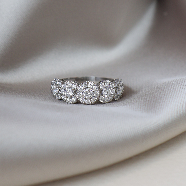 ANILLO DE COMPROMISO 5 HALOS