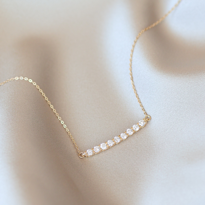 COLLAR BARRA DIAMANTES Y ORO