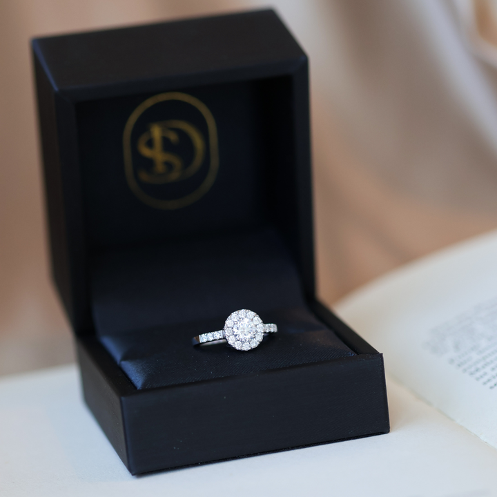 ANILLO COMPROMISO HALO AGUSTINA