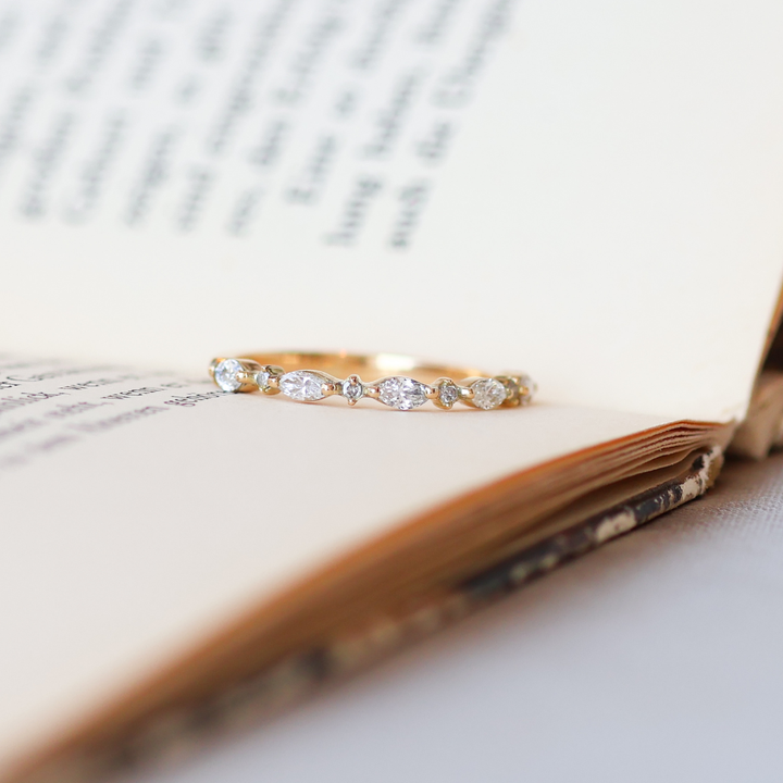 ANILLO MAYA DIAMANTES ORO