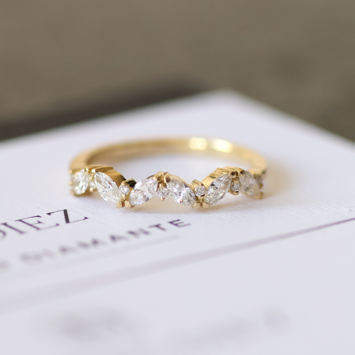 ANILLO QUEEN DIAMANTES ORO