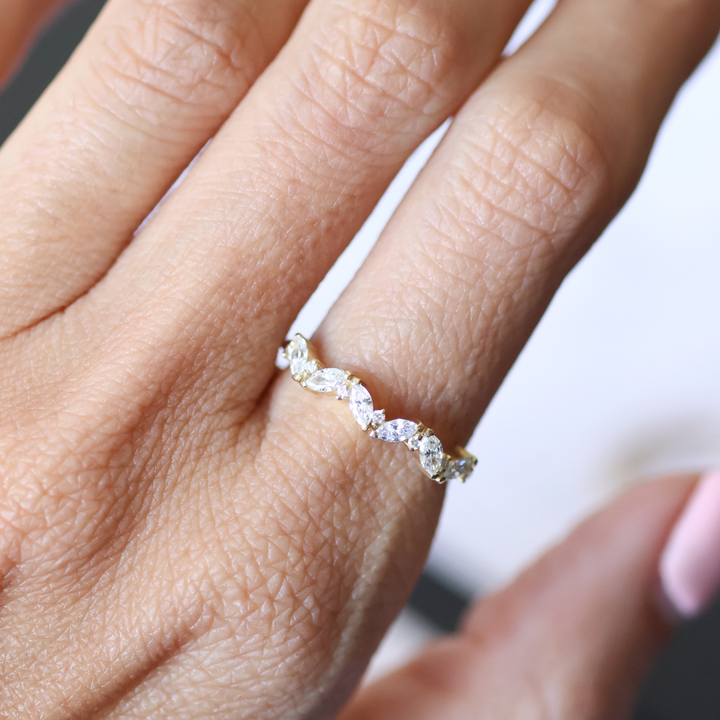 ANILLO QUEEN DIAMANTES ORO