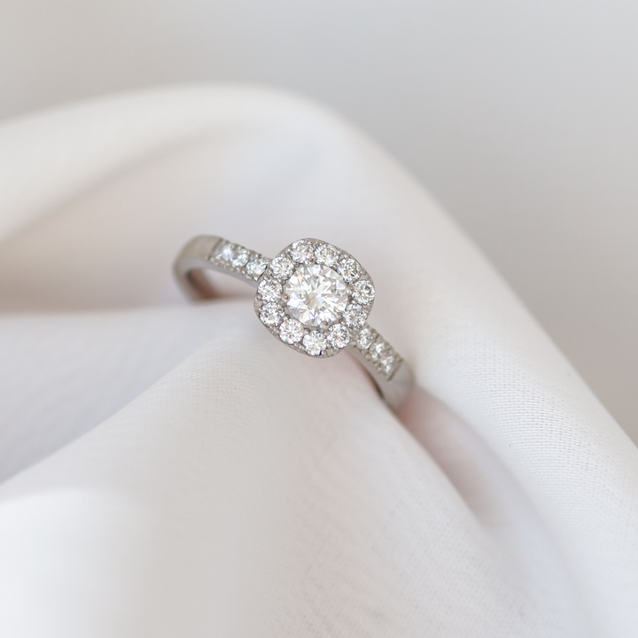 Anillo Compromiso Halo Cuadrado