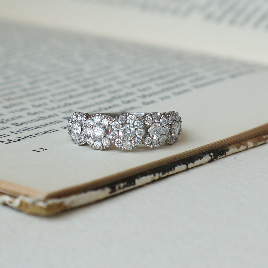 ANILLO DE COMPROMISO 5 HALOS