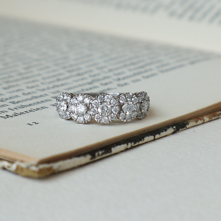 ANILLO DE COMPROMISO 5 HALOS