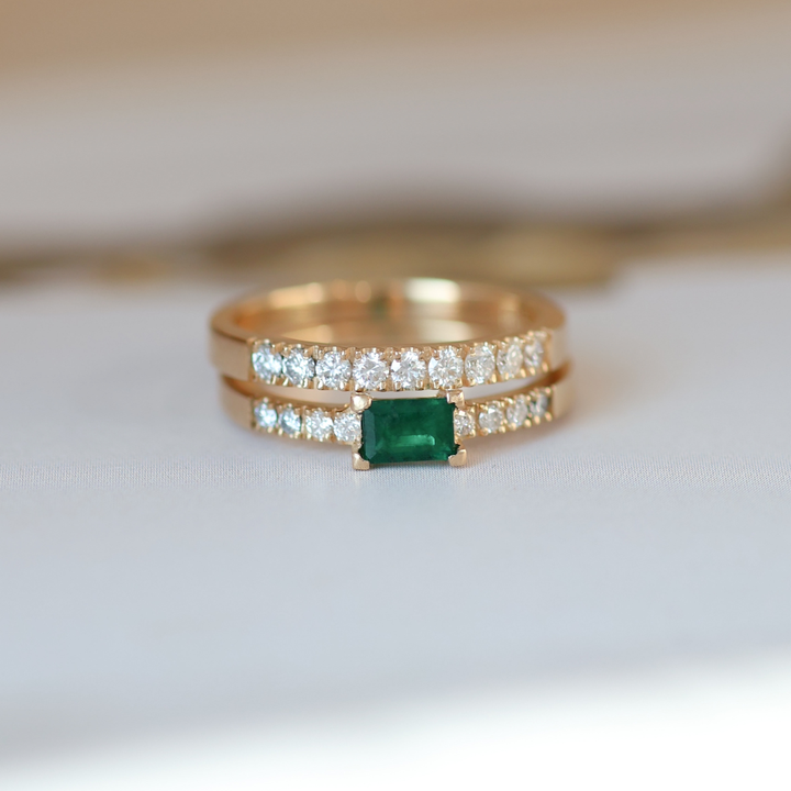 ANILLO COMPROMISO SOLITARIO CORTE ESMERALDA