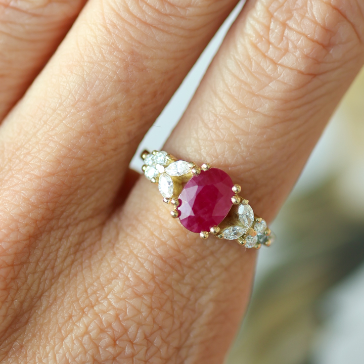 ANILLO COMPROMISO RUBÍ MARQUISE