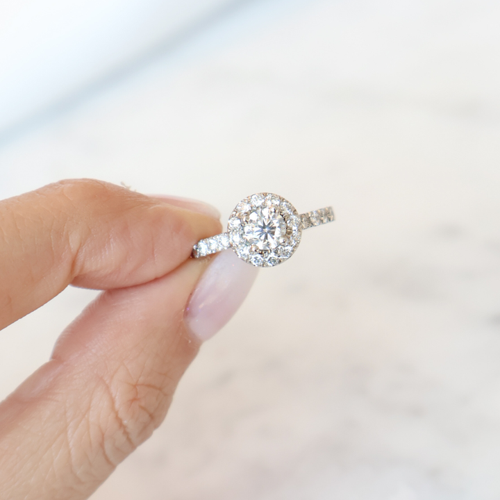 ANILLO COMPROMISO HALO AGUSTINA