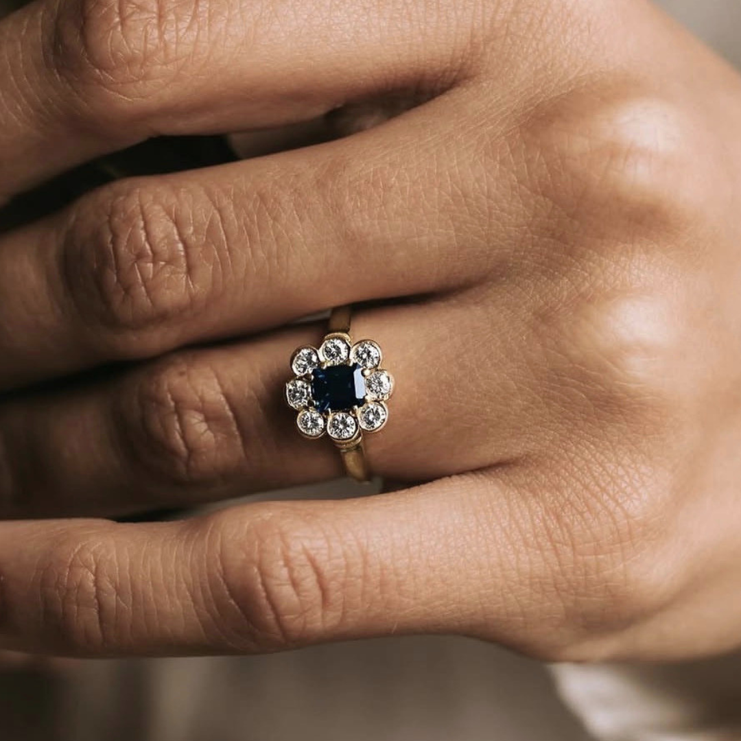 ANILLO COMPROMISO FLOWER ZAFIRO