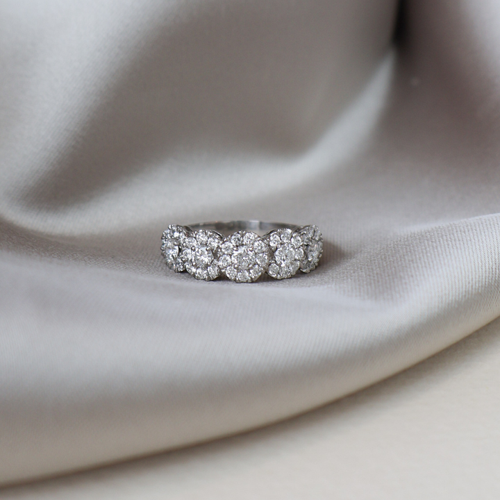 ANILLO DE COMPROMISO 5 HALOS