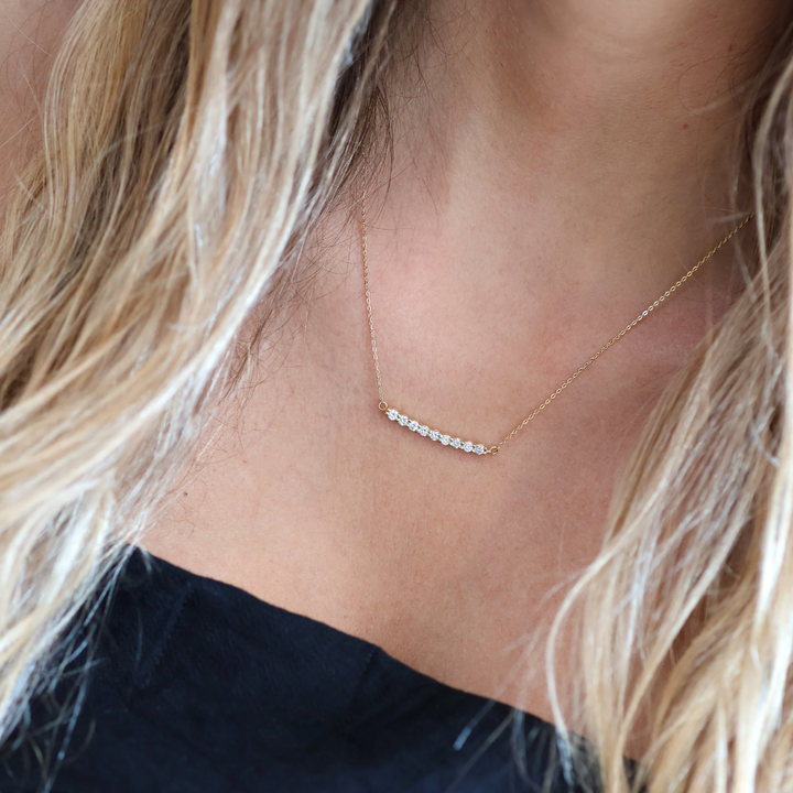 COLLAR BARRA DIAMANTES Y ORO