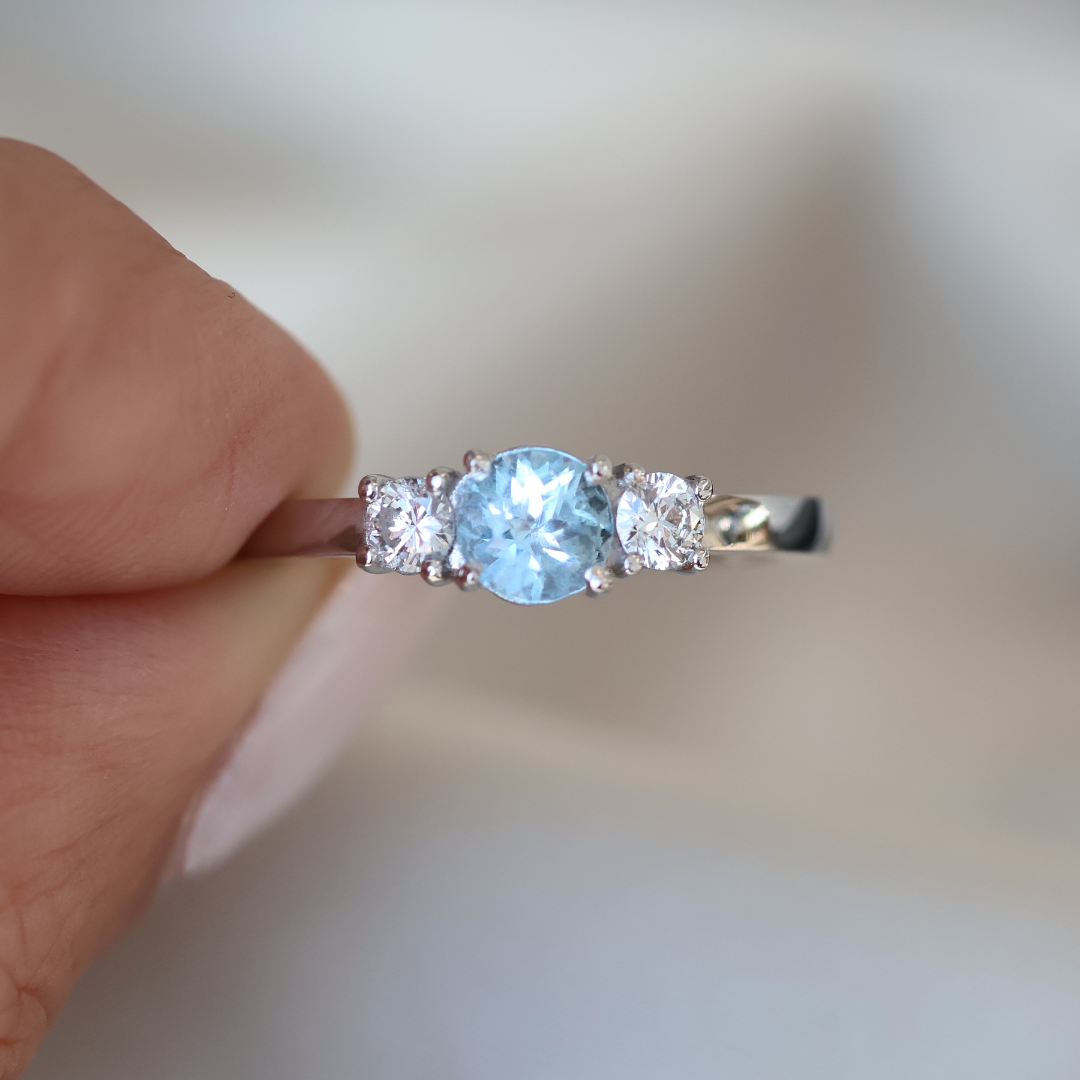 ANILLO COMPROMISO TRICILLO AGUAMARINA Y DIAMANTES