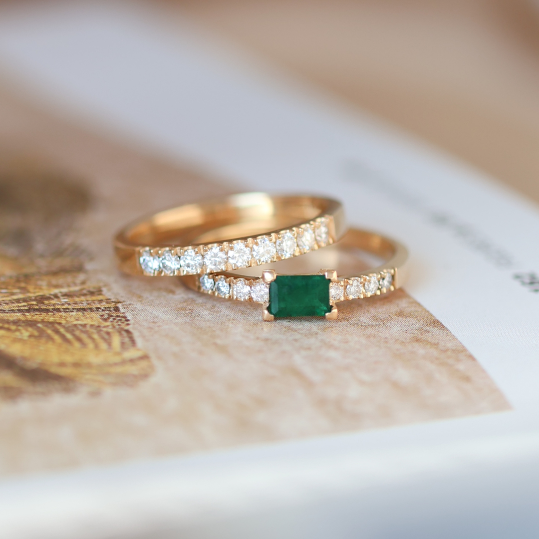 ANILLO COMPROMISO SOLITARIO CORTE ESMERALDA