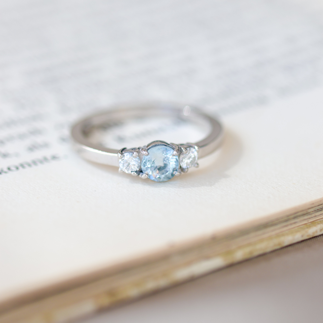ANILLO COMPROMISO TRICILLO AGUAMARINA Y DIAMANTES