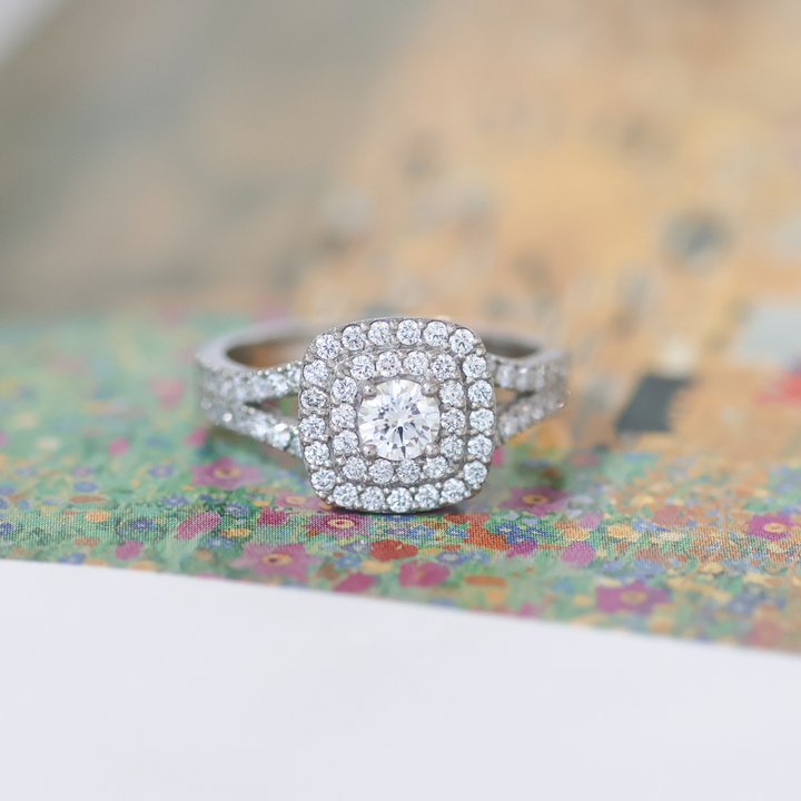 ANILLO COMPROMISO HALO DOBLE JACINTA