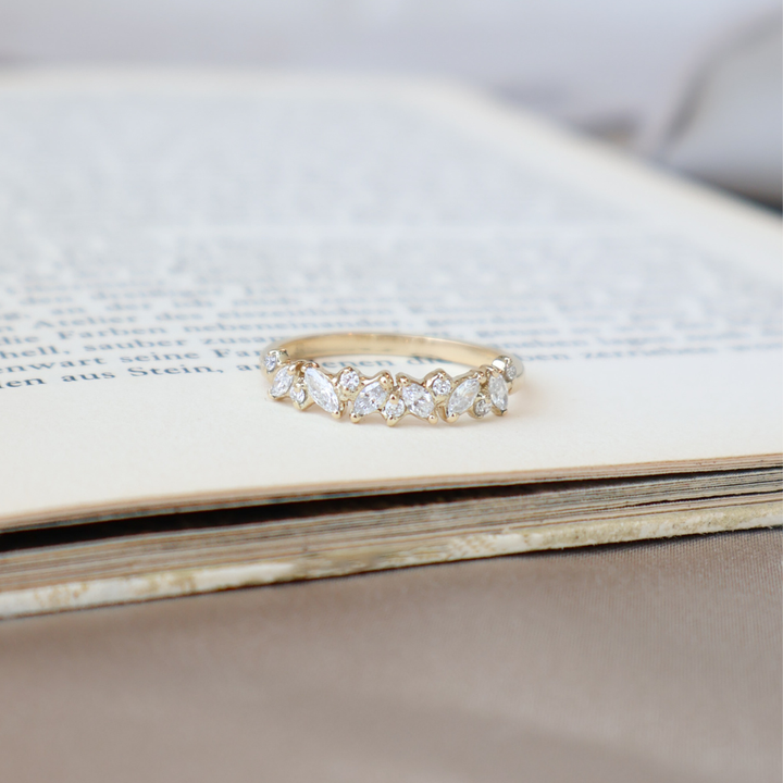 ANILLO QUEEN DIAMANTES ORO