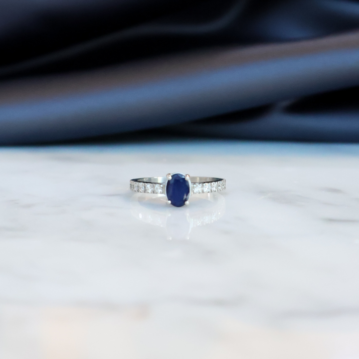 ANILLO COMPROMISO OVAL ZAFIRO