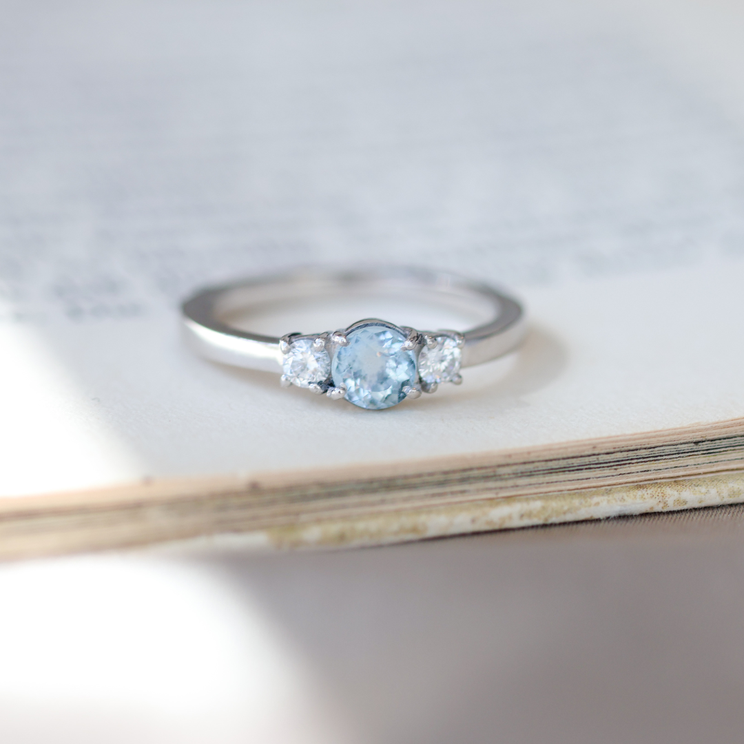 ANILLO COMPROMISO TRICILLO AGUAMARINA Y DIAMANTES