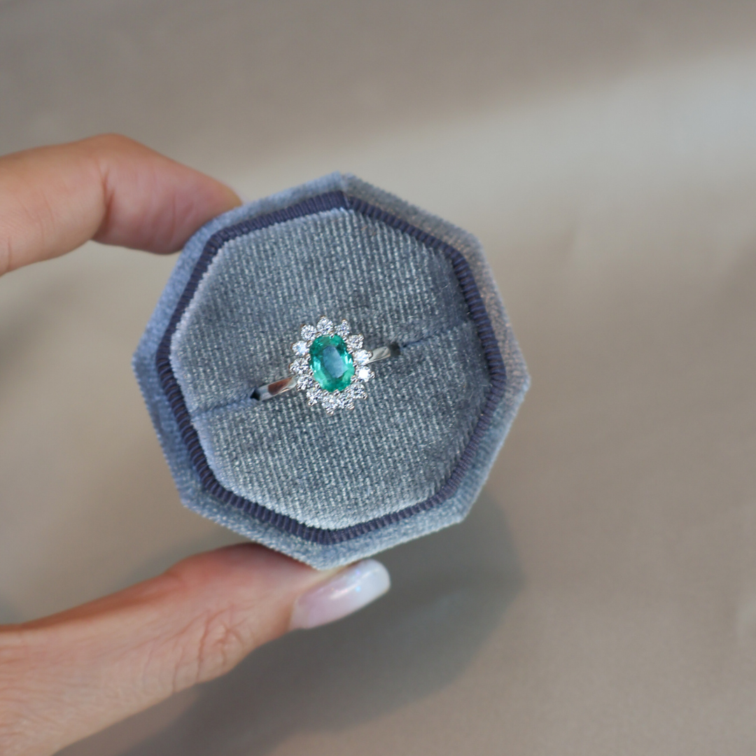 ANILLO COMPROMISO SOLITARIO ESMERALDA