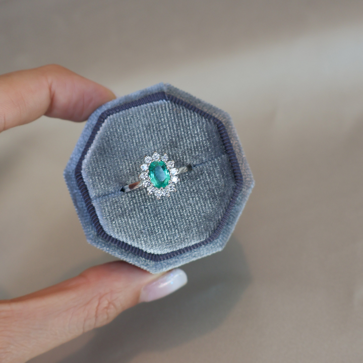 ANILLO COMPROMISO SOLITARIO ESMERALDA