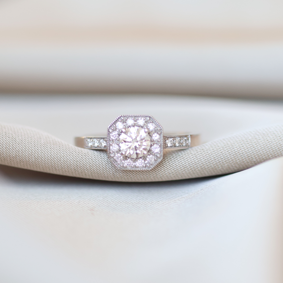 ANILLO COMPROMISO HALO OCTOGONAL