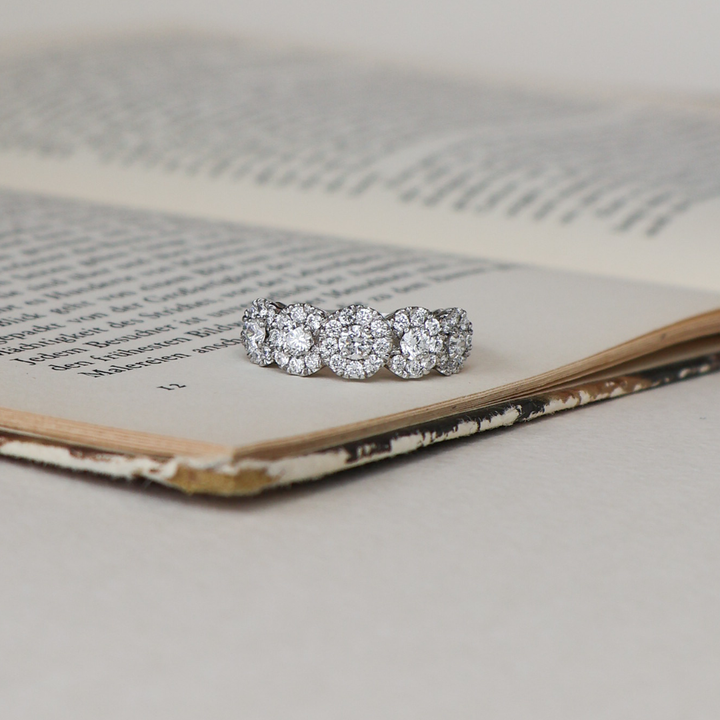 ANILLO DE COMPROMISO 5 HALOS