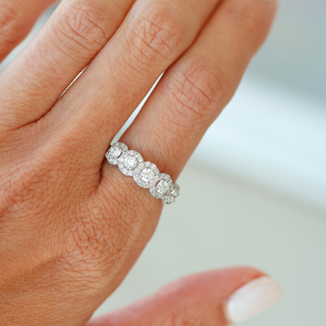 ANILLO DE COMPROMISO 5 HALOS