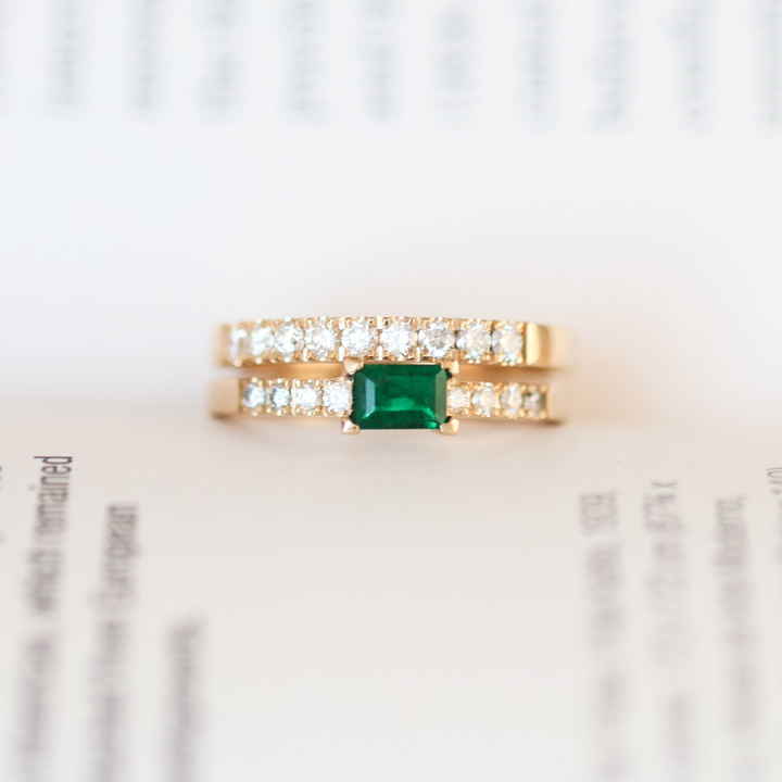 ANILLO COMPROMISO SOLITARIO CORTE ESMERALDA