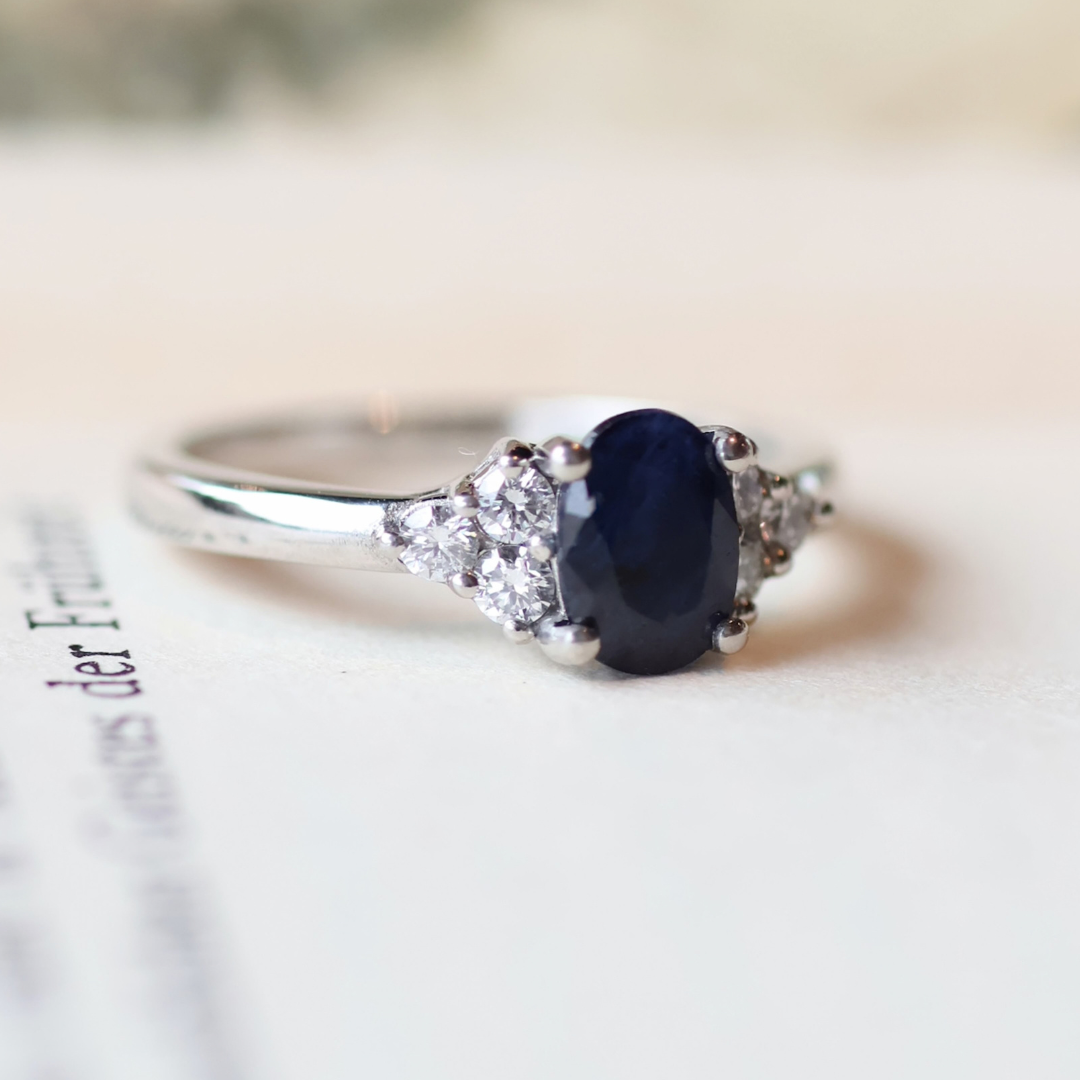 ANILLO COMPROMISO ZAFIRO OVALADO MAYA