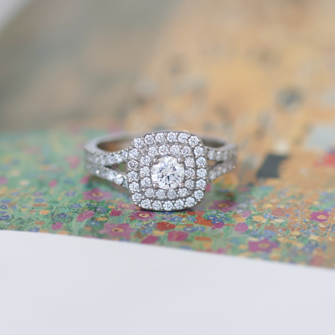 ANILLO COMPROMISO HALO DOBLE JACINTA