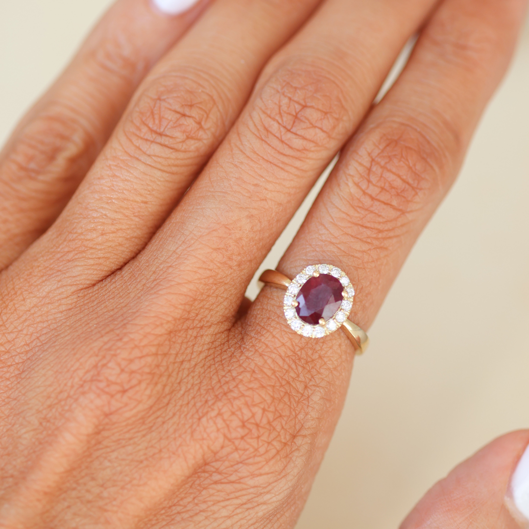 ANILLO COMPROMISO HALO RUBÍ