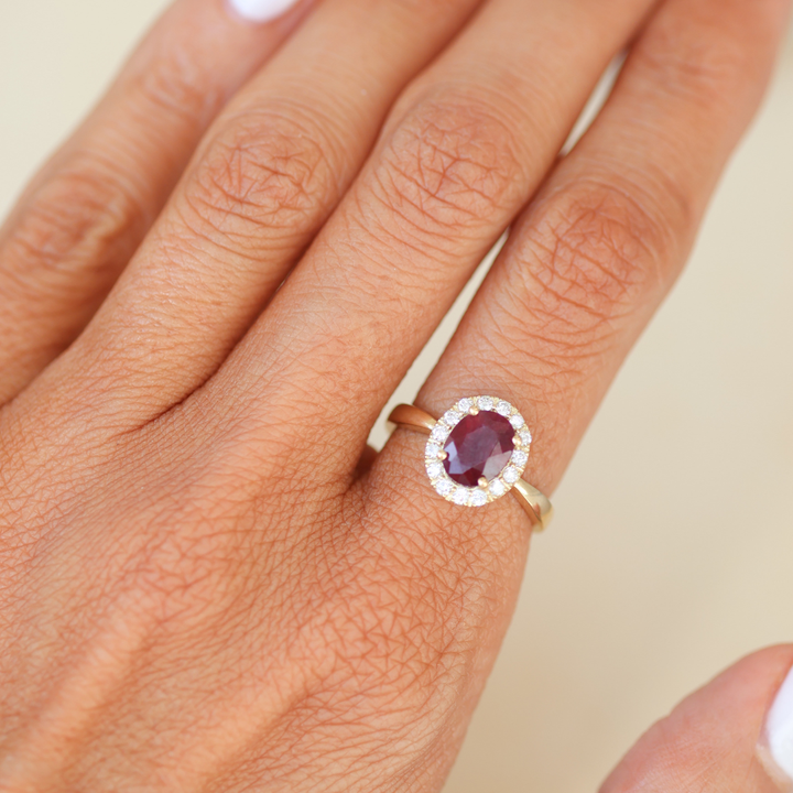 ANILLO COMPROMISO HALO RUBÍ