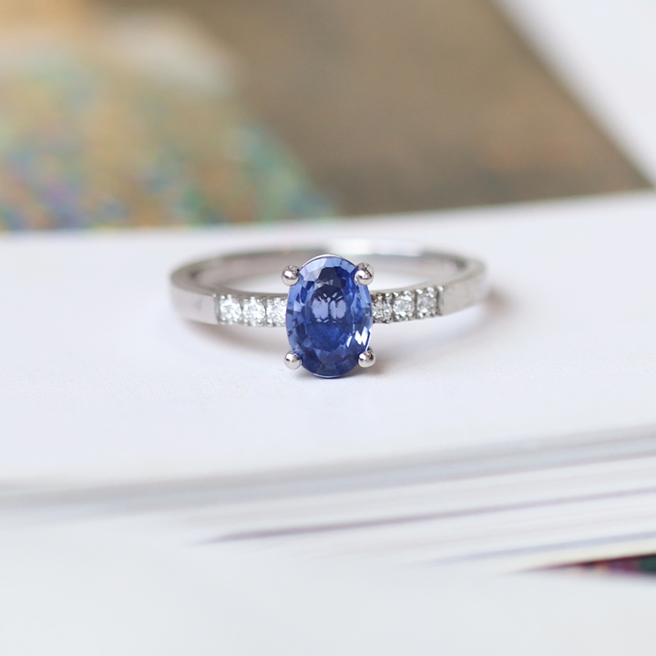 ANILLO COMPROMISO OVAL ZAFIRO
