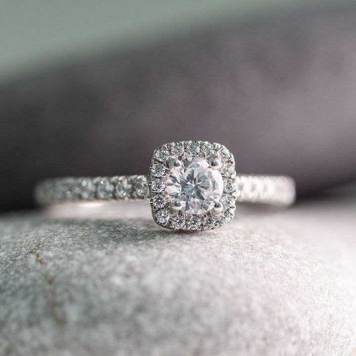 ANILLO COMPROMISO HALO CUADRADO