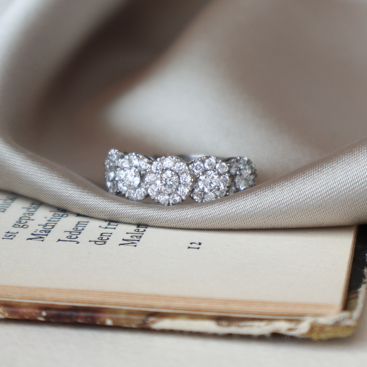 ANILLO DE COMPROMISO 5 HALOS