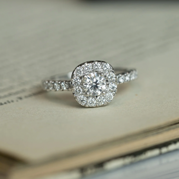 Anillo Compromiso Halo Cuadrado